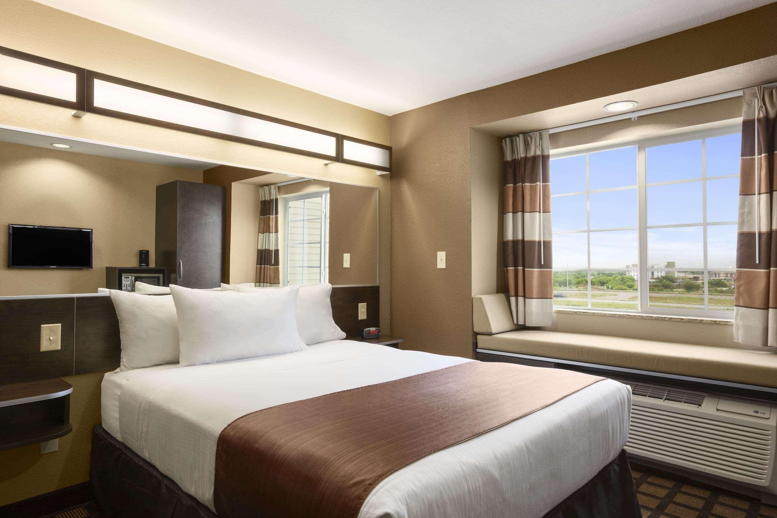 Microtel Inn & Suites Cotulla Extérieur photo